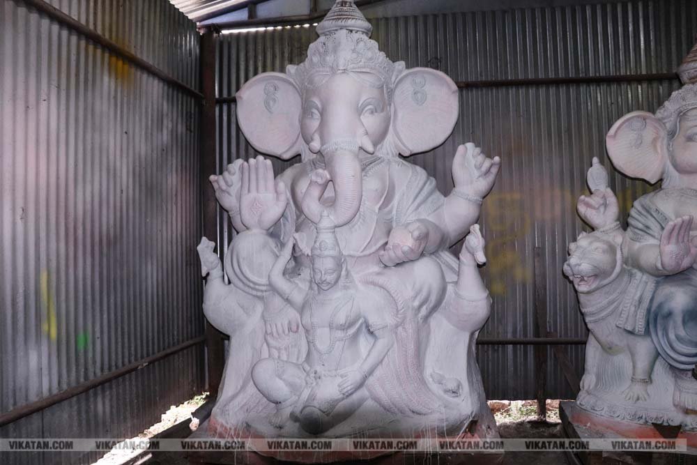 சதுர்த்தியை முன்னிட்டு விழுப்புரத்தில் பல வடிவங்களில் தயாராகும் விநாயகர் சிலைகள்... படங்கள்: - சு.விக்னேஷ்குமார் சதுர்த்தியை முன்னிட்டு விழுப்புரத்தில் பல வடிவங்களில் தயாராகும் விநாயகர் சிலைகள்... படங்கள்: - சு.விக்னேஷ்குமார்