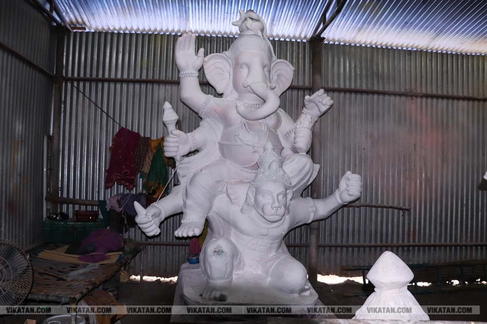 சதுர்த்தியை முன்னிட்டு விழுப்புரத்தில் பல வடிவங்களில் தயாராகும் விநாயகர் சிலைகள்... படங்கள்: - சு.விக்னேஷ்குமார் சதுர்த்தியை முன்னிட்டு விழுப்புரத்தில் பல வடிவங்களில் தயாராகும் விநாயகர் சிலைகள்... படங்கள்: - சு.விக்னேஷ்குமார்