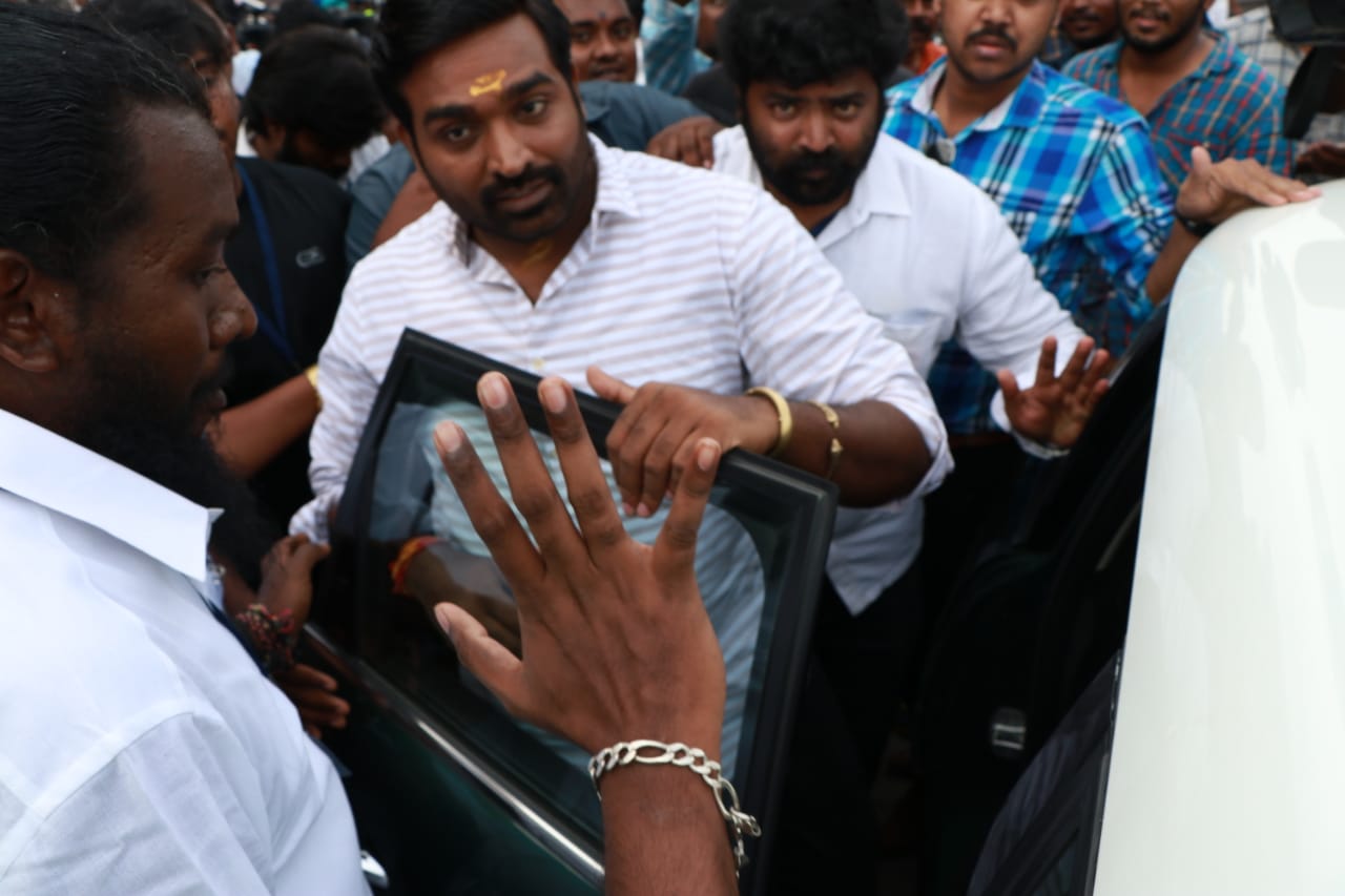 திரைப்பிரபலங்கள் பங்கேற்ற தென்னிந்திய நடிகர் சங்க 65ம் ஆண்டு பேரவைக் கூட்டம்... படங்கள்: வி.ஶ்ரீனிவாசுலு திரைப்பிரபலங்கள் பங்கேற்ற தென்னிந்திய நடிகர் சங்க 65ம் ஆண்டு பேரவைக் கூட்டம்... படங்கள்: வி.ஶ்ரீனிவாசுலு