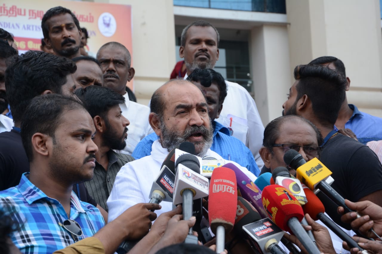 திரைப்பிரபலங்கள் பங்கேற்ற தென்னிந்திய நடிகர் சங்க 65ம் ஆண்டு பேரவைக் கூட்டம்... படங்கள்: வி.ஶ்ரீனிவாசுலு திரைப்பிரபலங்கள் பங்கேற்ற தென்னிந்திய நடிகர் சங்க 65ம் ஆண்டு பேரவைக் கூட்டம்... படங்கள்: வி.ஶ்ரீனிவாசுலு