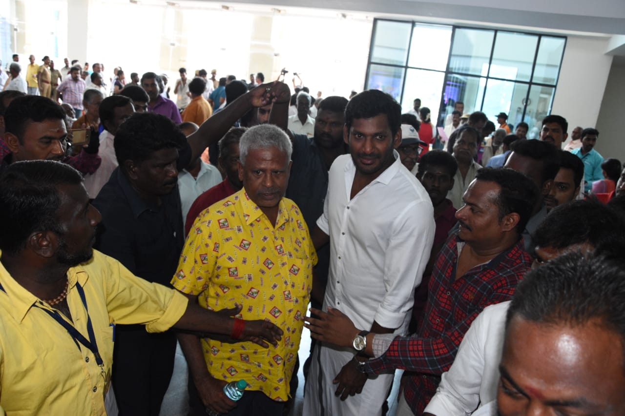 திரைப்பிரபலங்கள் பங்கேற்ற தென்னிந்திய நடிகர் சங்க 65ம் ஆண்டு பேரவைக் கூட்டம்... படங்கள்: வி.ஶ்ரீனிவாசுலு திரைப்பிரபலங்கள் பங்கேற்ற தென்னிந்திய நடிகர் சங்க 65ம் ஆண்டு பேரவைக் கூட்டம்... படங்கள்: வி.ஶ்ரீனிவாசுலு