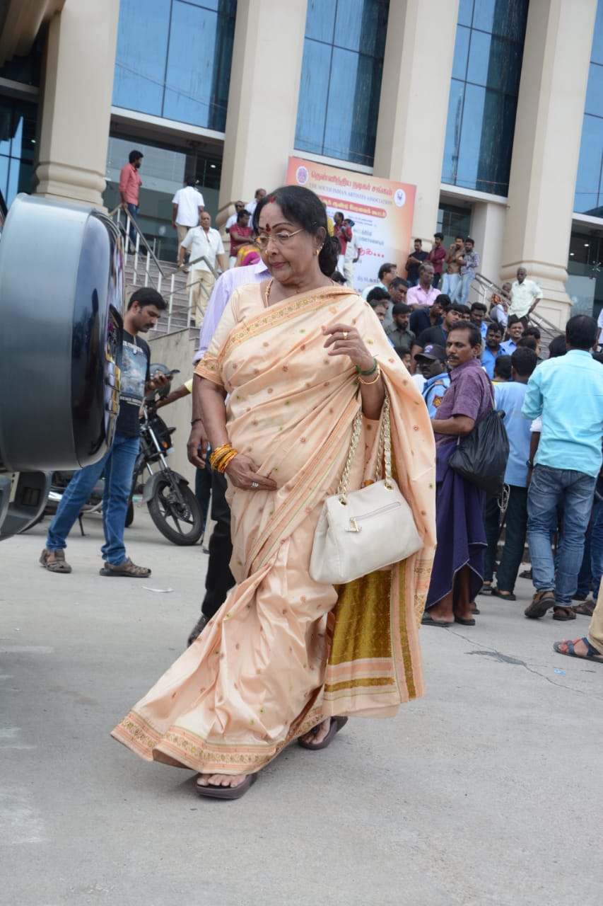 திரைப்பிரபலங்கள் பங்கேற்ற தென்னிந்திய நடிகர் சங்க 65ம் ஆண்டு பேரவைக் கூட்டம்... படங்கள்: வி.ஶ்ரீனிவாசுலு திரைப்பிரபலங்கள் பங்கேற்ற தென்னிந்திய நடிகர் சங்க 65ம் ஆண்டு பேரவைக் கூட்டம்... படங்கள்: வி.ஶ்ரீனிவாசுலு