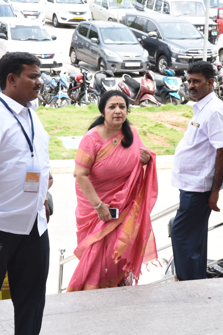 திரைப்பிரபலங்கள் பங்கேற்ற தென்னிந்திய நடிகர் சங்க 65ம் ஆண்டு பேரவைக் கூட்டம்... படங்கள்: வி.ஶ்ரீனிவாசுலு திரைப்பிரபலங்கள் பங்கேற்ற தென்னிந்திய நடிகர் சங்க 65ம் ஆண்டு பேரவைக் கூட்டம்... படங்கள்: வி.ஶ்ரீனிவாசுலு