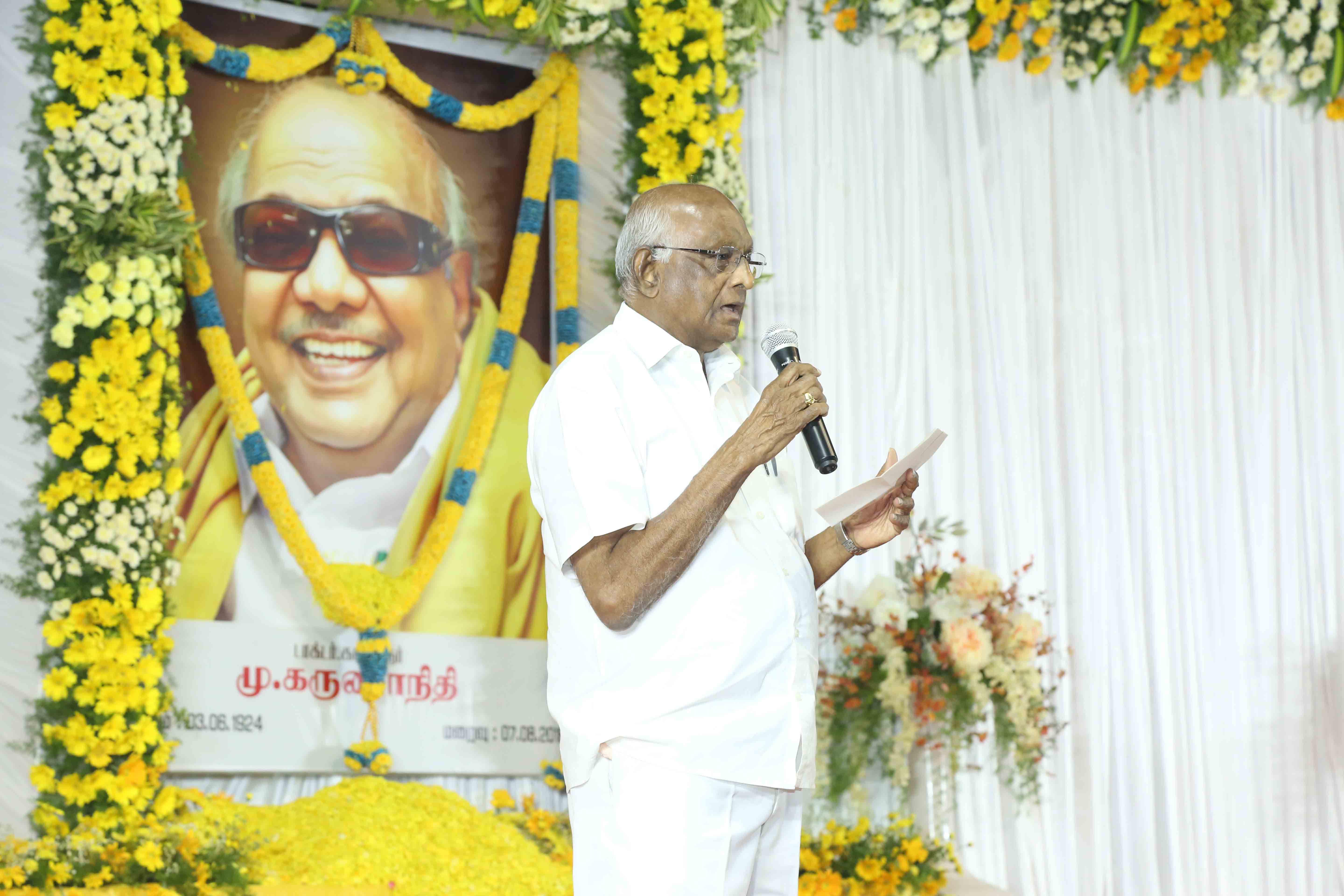 கருணாநிதிக்கு அஞ்சலி செலுத்திய தமிழ் சினிமாத்துறையினர்..! கருணாநிதிக்கு அஞ்சலி செலுத்திய தமிழ் சினிமாத்துறையினர்..!
