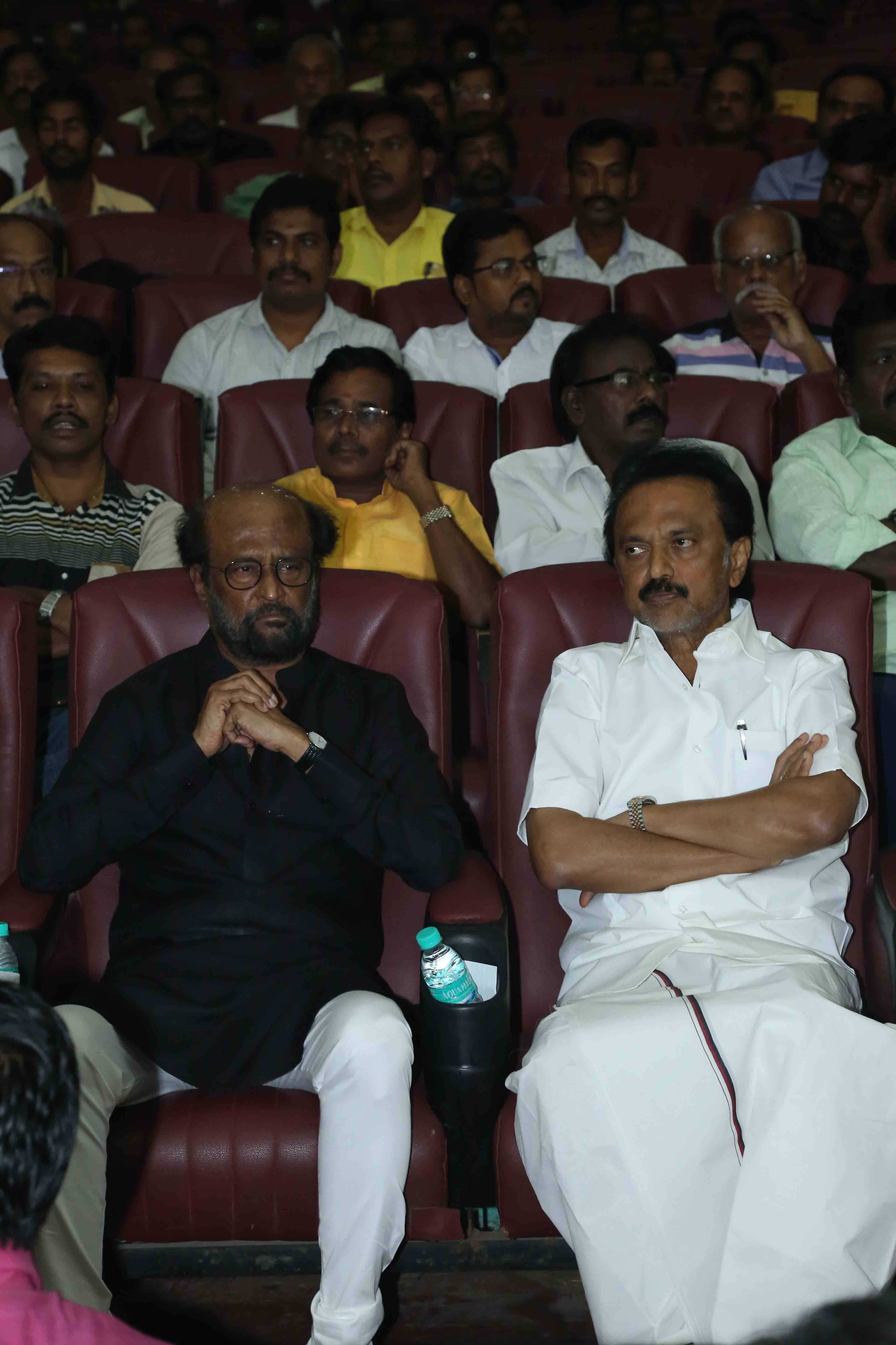 கருணாநிதிக்கு அஞ்சலி செலுத்திய தமிழ் சினிமாத்துறையினர்..! கருணாநிதிக்கு அஞ்சலி செலுத்திய தமிழ் சினிமாத்துறையினர்..!