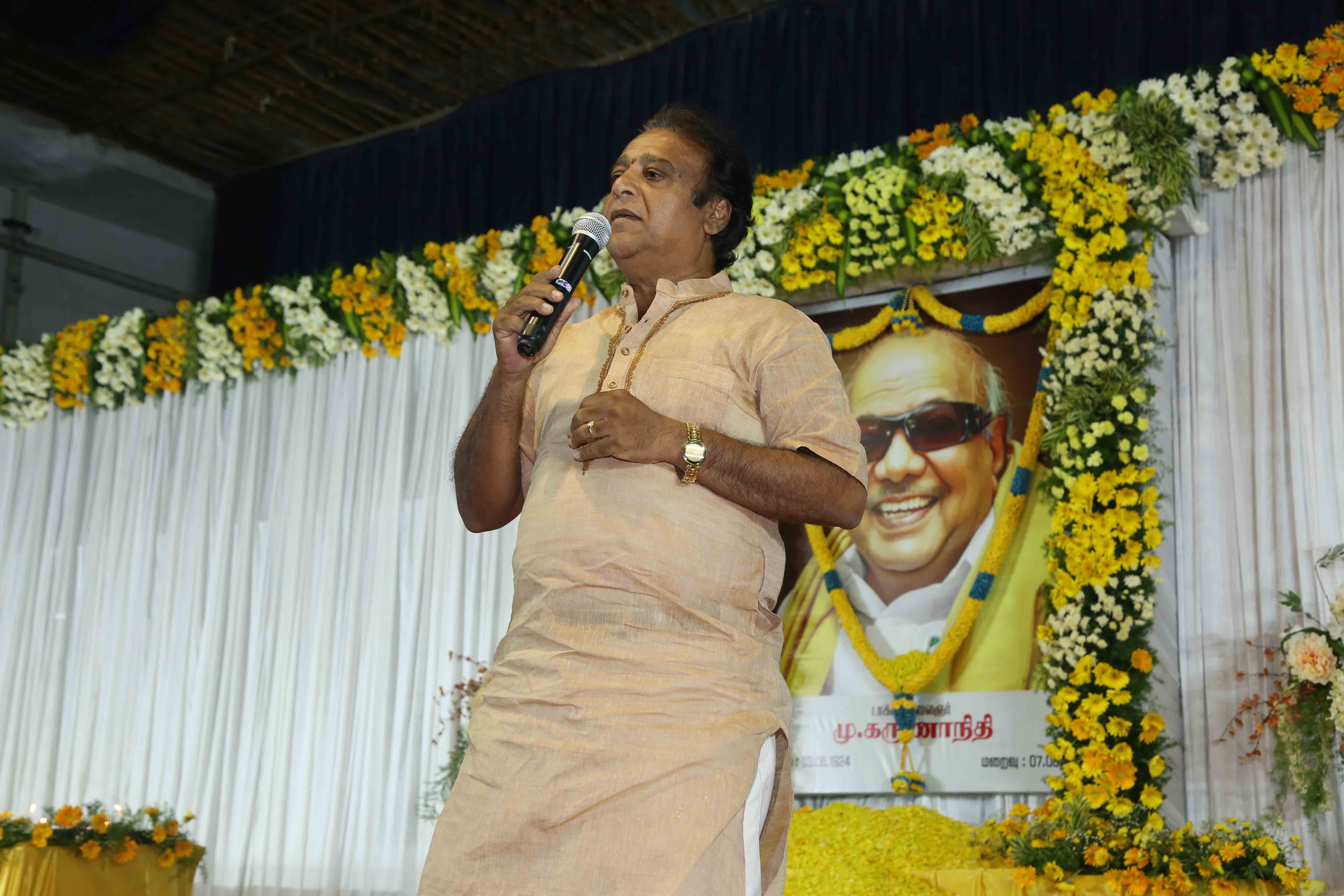 கருணாநிதிக்கு அஞ்சலி செலுத்திய தமிழ் சினிமாத்துறையினர்..! கருணாநிதிக்கு அஞ்சலி செலுத்திய தமிழ் சினிமாத்துறையினர்..!