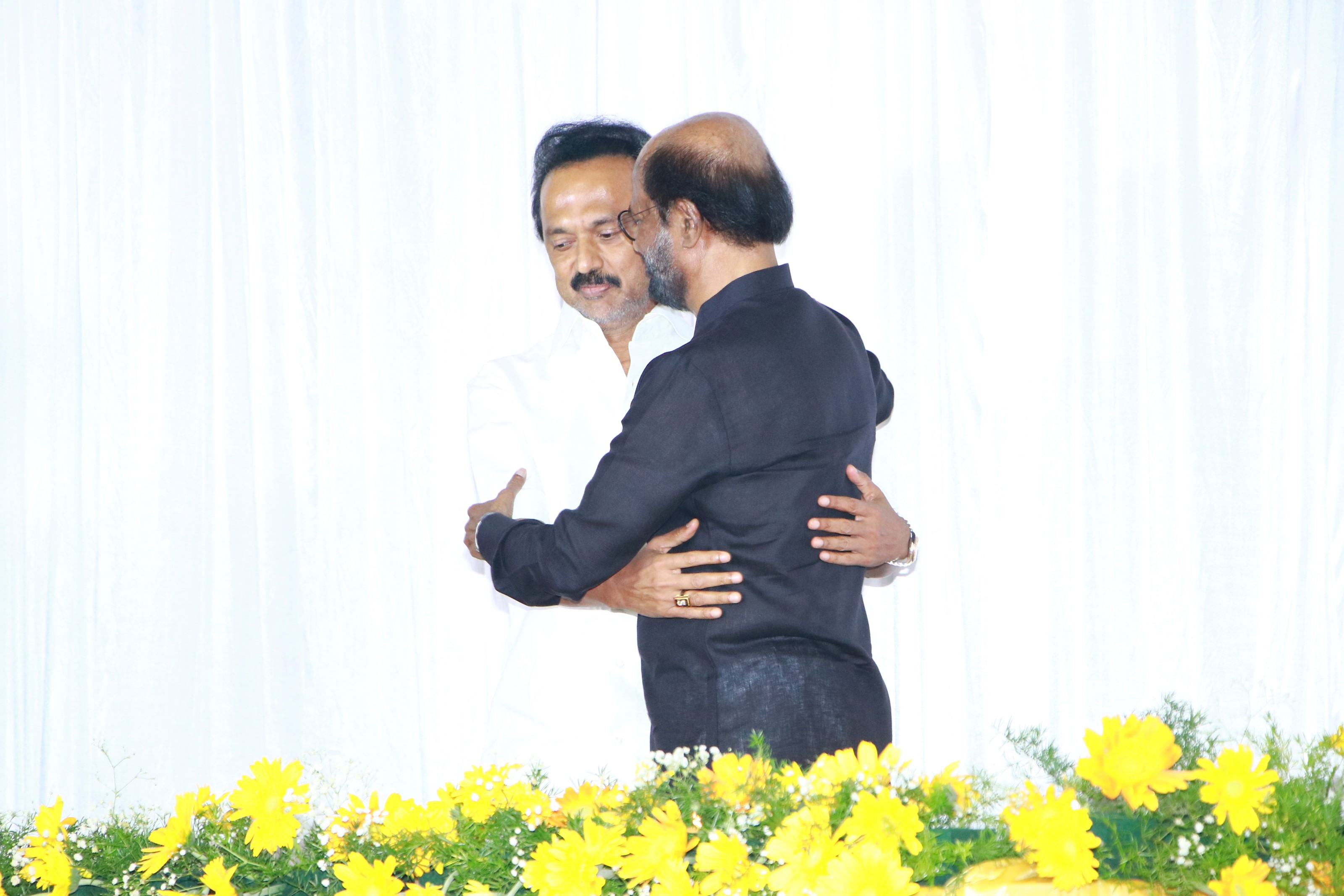 கருணாநிதிக்கு அஞ்சலி செலுத்திய தமிழ் சினிமாத்துறையினர்..! கருணாநிதிக்கு அஞ்சலி செலுத்திய தமிழ் சினிமாத்துறையினர்..!