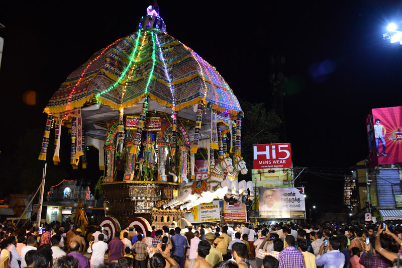 திருவாரூர் தியாகராஜர் கோயில் கமலாம்பாள் சுவாமி ஆடிப்பூரம் தேரோட்டம் படங்கள்: ர.கண்ணன் திருவாரூர் தியாகராஜர் கோயில் கமலாம்பாள் சுவாமி ஆடிப்பூரம் தேரோட்டம் படங்கள்: ர.கண்ணன்
