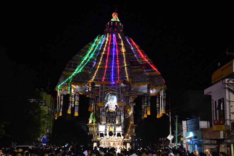 திருவாரூர் தியாகராஜர் கோயில் கமலாம்பாள் சுவாமி ஆடிப்பூரம் தேரோட்டம் படங்கள்: ர.கண்ணன் திருவாரூர் தியாகராஜர் கோயில் கமலாம்பாள் சுவாமி ஆடிப்பூரம் தேரோட்டம் படங்கள்: ர.கண்ணன்