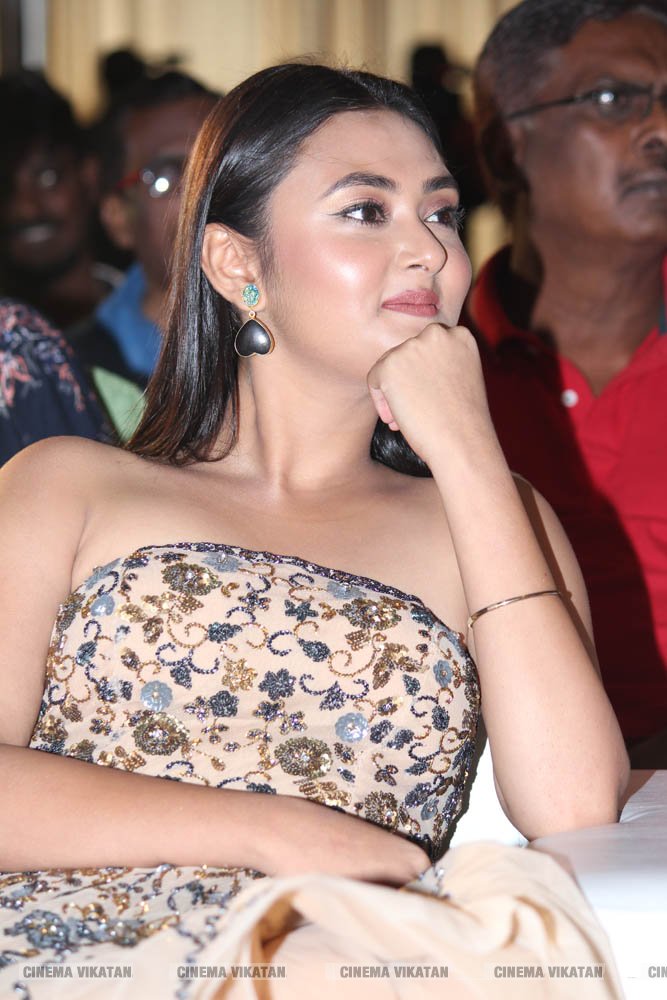 துருவ் விக்ரமின் பிறந்தநாள் கொண்டாட்டத்தோடு துவங்கிய ’வர்மா’ பட விழா..! - படங்கள்: ஆ.வள்ளி செளத்திரி துருவ் விக்ரமின் பிறந்தநாள் கொண்டாட்டத்தோடு துவங்கிய ’வர்மா’ பட விழா..! - படங்கள்: ஆ.வள்ளி செளத்திரி