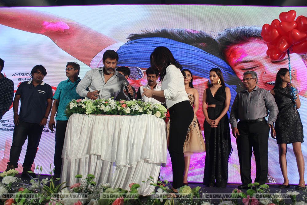 துருவ் விக்ரமின் பிறந்தநாள் கொண்டாட்டத்தோடு துவங்கிய ’வர்மா’ பட விழா..! - படங்கள்: ஆ.வள்ளி செளத்திரி துருவ் விக்ரமின் பிறந்தநாள் கொண்டாட்டத்தோடு துவங்கிய ’வர்மா’ பட விழா..! - படங்கள்: ஆ.வள்ளி செளத்திரி