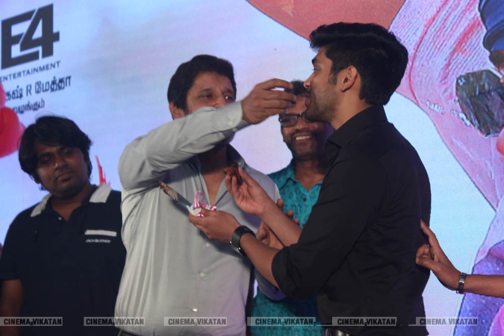 துருவ் விக்ரமின் பிறந்தநாள் கொண்டாட்டத்தோடு துவங்கிய ’வர்மா’ பட விழா..! - படங்கள்: ஆ.வள்ளி செளத்திரி துருவ் விக்ரமின் பிறந்தநாள் கொண்டாட்டத்தோடு துவங்கிய ’வர்மா’ பட விழா..! - படங்கள்: ஆ.வள்ளி செளத்திரி