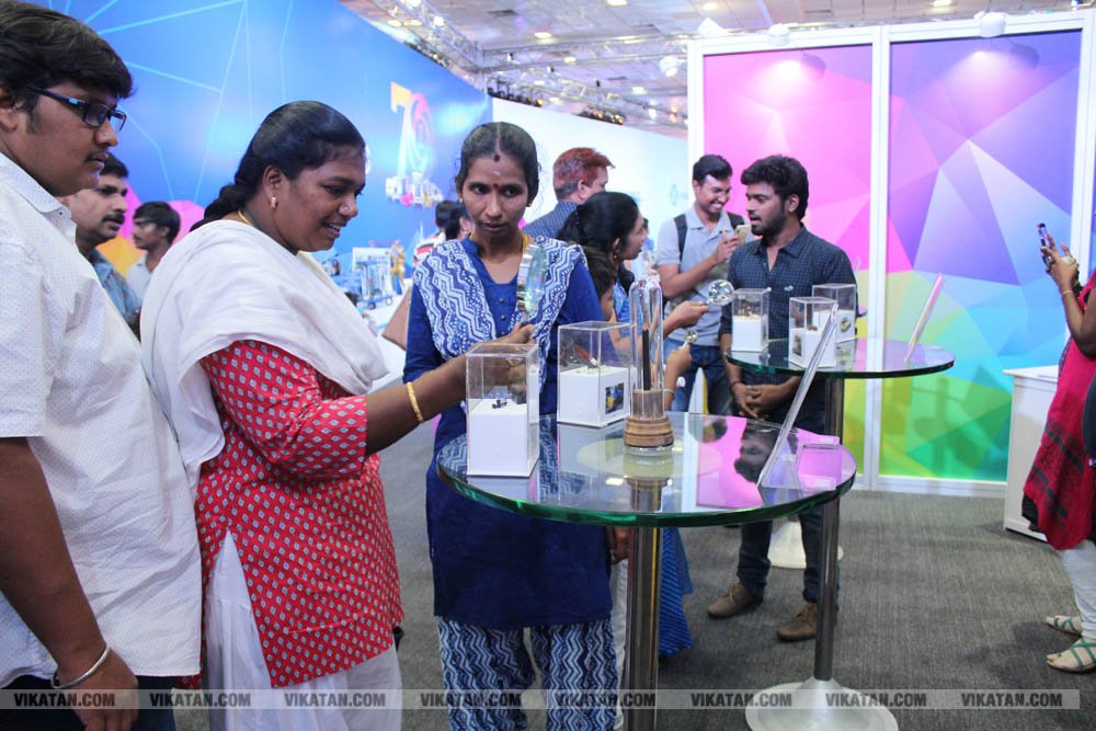 அசோக் லேலண்ட் 70 ஆண்டு பயணம்... அன்றிலிருந்து இன்று வரை சிறப்பு கண்காட்சி.... படங்கள்: ராகேஷ் பெ அசோக் லேலண்ட் 70 ஆண்டு பயணம்... அன்றிலிருந்து இன்று வரை சிறப்பு கண்காட்சி.... படங்கள்: ராகேஷ் பெ