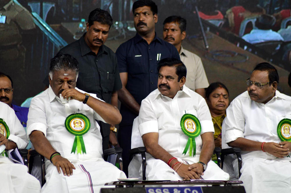 நாகர்கோவிலில் நடைபெற்ற எம்.ஜி.ஆர் நூற்றாண்டு விழா நிகழ்ச்சி படங்கள்: - ரா.ராம்குமார், ஆர்.எம்.முத்துராஜ். நாகர்கோவிலில் நடைபெற்ற எம்.ஜி.ஆர் நூற்றாண்டு விழா நிகழ்ச்சி படங்கள்: - ரா.ராம்குமார், ஆர்.எம்.முத்துராஜ்.