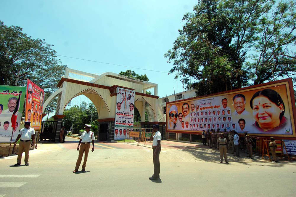 நாகர்கோவிலில் நடைபெற்ற எம்.ஜி.ஆர் நூற்றாண்டு விழா நிகழ்ச்சி படங்கள்: - ரா.ராம்குமார், ஆர்.எம்.முத்துராஜ். நாகர்கோவிலில் நடைபெற்ற எம்.ஜி.ஆர் நூற்றாண்டு விழா நிகழ்ச்சி படங்கள்: - ரா.ராம்குமார், ஆர்.எம்.முத்துராஜ்.