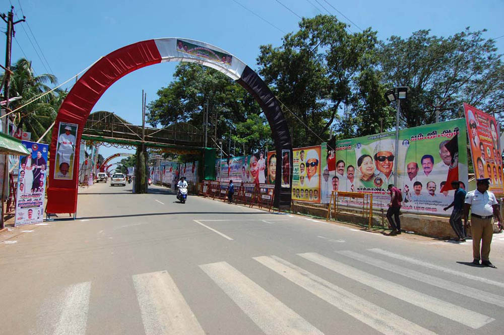 நாகர்கோவிலில் நடைபெற்ற எம்.ஜி.ஆர் நூற்றாண்டு விழா நிகழ்ச்சி படங்கள்: - ரா.ராம்குமார், ஆர்.எம்.முத்துராஜ். நாகர்கோவிலில் நடைபெற்ற எம்.ஜி.ஆர் நூற்றாண்டு விழா நிகழ்ச்சி படங்கள்: - ரா.ராம்குமார், ஆர்.எம்.முத்துராஜ்.