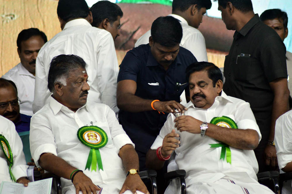 நாகர்கோவிலில் நடைபெற்ற எம்.ஜி.ஆர் நூற்றாண்டு விழா நிகழ்ச்சி படங்கள்: - ரா.ராம்குமார், ஆர்.எம்.முத்துராஜ். நாகர்கோவிலில் நடைபெற்ற எம்.ஜி.ஆர் நூற்றாண்டு விழா நிகழ்ச்சி படங்கள்: - ரா.ராம்குமார், ஆர்.எம்.முத்துராஜ்.