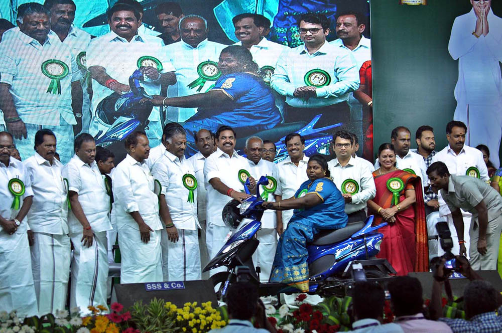 நாகர்கோவிலில் நடைபெற்ற எம்.ஜி.ஆர் நூற்றாண்டு விழா நிகழ்ச்சி படங்கள்: - ரா.ராம்குமார், ஆர்.எம்.முத்துராஜ். நாகர்கோவிலில் நடைபெற்ற எம்.ஜி.ஆர் நூற்றாண்டு விழா நிகழ்ச்சி படங்கள்: - ரா.ராம்குமார், ஆர்.எம்.முத்துராஜ்.