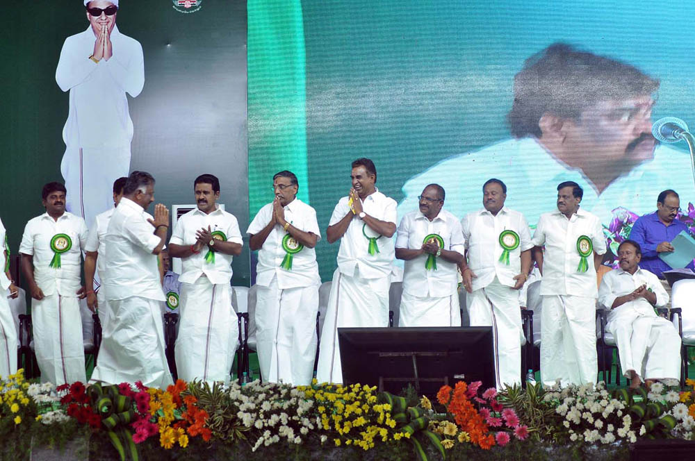 நாகர்கோவிலில் நடைபெற்ற எம்.ஜி.ஆர் நூற்றாண்டு விழா நிகழ்ச்சி படங்கள்: - ரா.ராம்குமார், ஆர்.எம்.முத்துராஜ். நாகர்கோவிலில் நடைபெற்ற எம்.ஜி.ஆர் நூற்றாண்டு விழா நிகழ்ச்சி படங்கள்: - ரா.ராம்குமார், ஆர்.எம்.முத்துராஜ்.