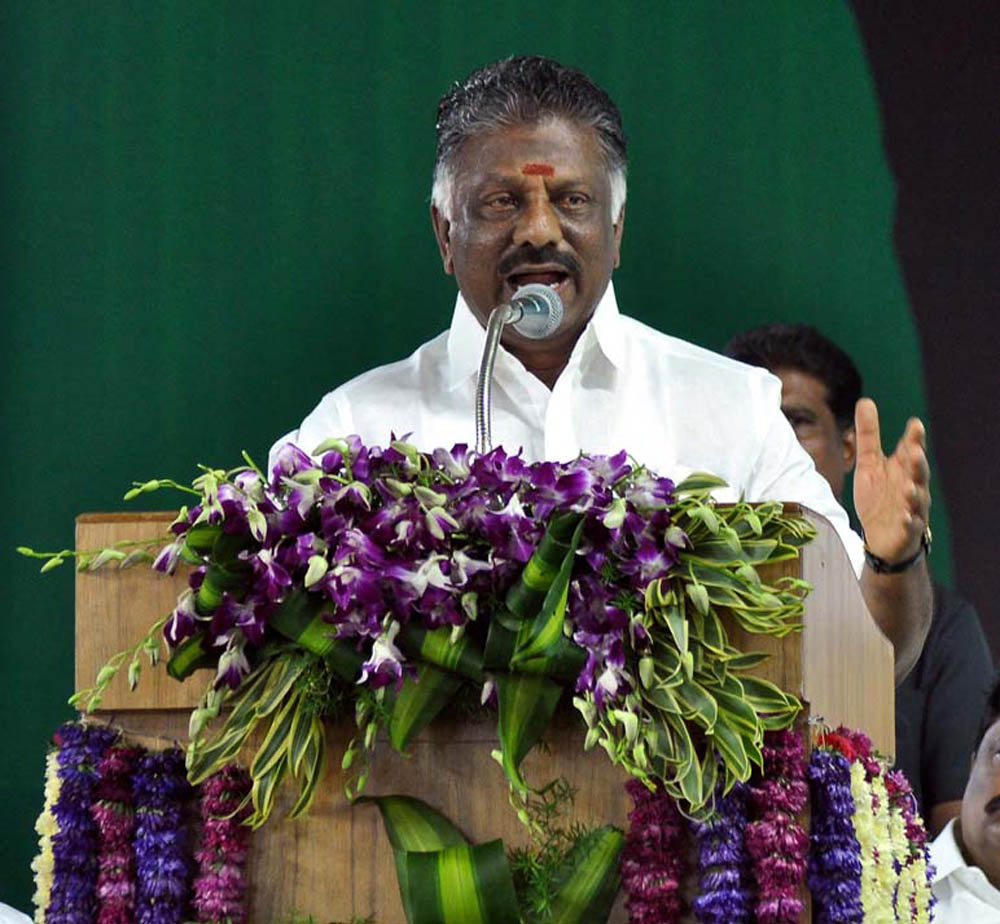 நாகர்கோவிலில் நடைபெற்ற எம்.ஜி.ஆர் நூற்றாண்டு விழா நிகழ்ச்சி படங்கள்: - ரா.ராம்குமார், ஆர்.எம்.முத்துராஜ். நாகர்கோவிலில் நடைபெற்ற எம்.ஜி.ஆர் நூற்றாண்டு விழா நிகழ்ச்சி படங்கள்: - ரா.ராம்குமார், ஆர்.எம்.முத்துராஜ்.