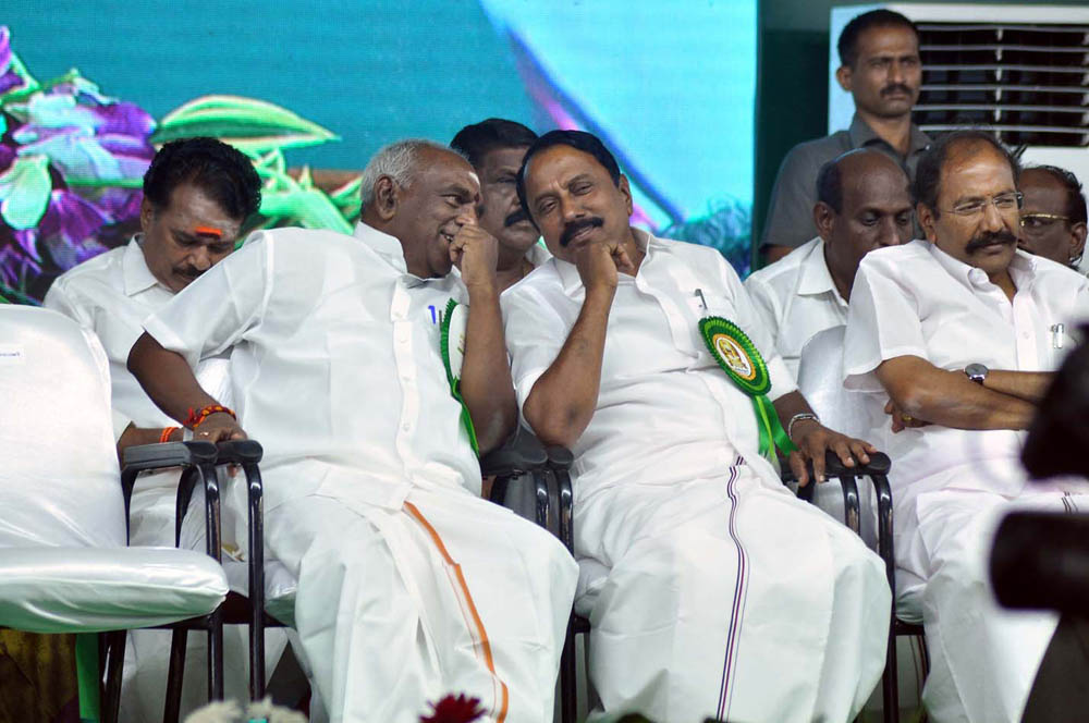 நாகர்கோவிலில் நடைபெற்ற எம்.ஜி.ஆர் நூற்றாண்டு விழா நிகழ்ச்சி படங்கள்: - ரா.ராம்குமார், ஆர்.எம்.முத்துராஜ். நாகர்கோவிலில் நடைபெற்ற எம்.ஜி.ஆர் நூற்றாண்டு விழா நிகழ்ச்சி படங்கள்: - ரா.ராம்குமார், ஆர்.எம்.முத்துராஜ்.