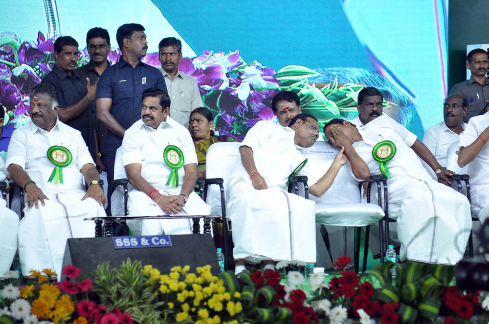 நாகர்கோவிலில் நடைபெற்ற எம்.ஜி.ஆர் நூற்றாண்டு விழா நிகழ்ச்சி படங்கள்: - ரா.ராம்குமார், ஆர்.எம்.முத்துராஜ். நாகர்கோவிலில் நடைபெற்ற எம்.ஜி.ஆர் நூற்றாண்டு விழா நிகழ்ச்சி படங்கள்: - ரா.ராம்குமார், ஆர்.எம்.முத்துராஜ்.