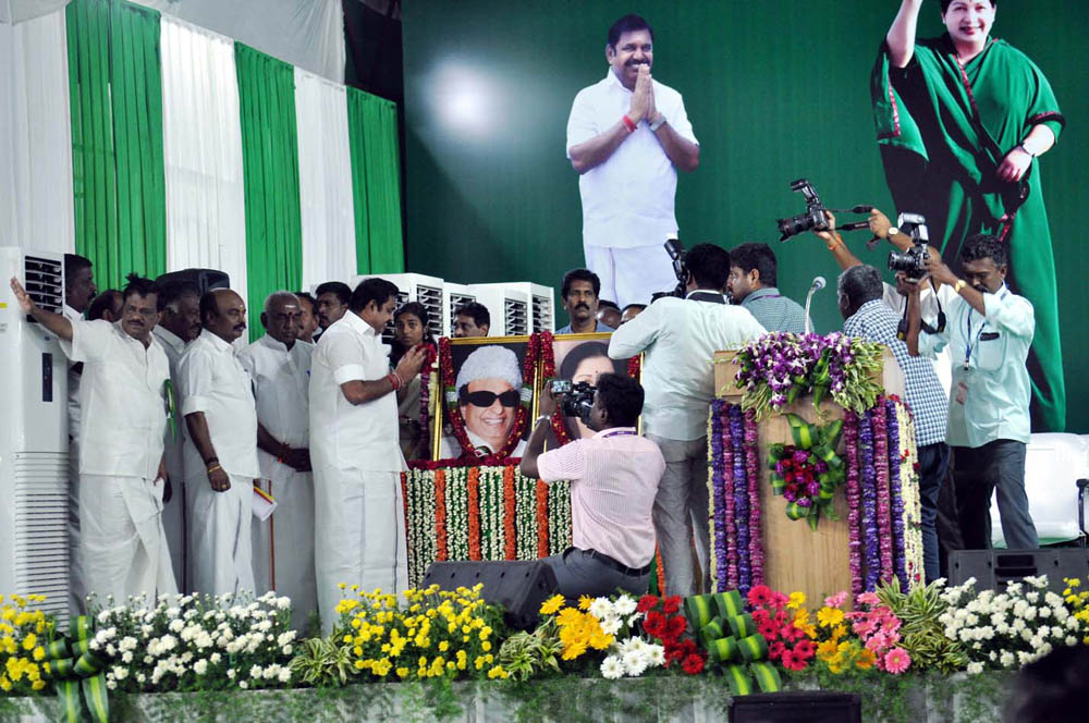 நாகர்கோவிலில் நடைபெற்ற எம்.ஜி.ஆர் நூற்றாண்டு விழா நிகழ்ச்சி படங்கள்: - ரா.ராம்குமார், ஆர்.எம்.முத்துராஜ். நாகர்கோவிலில் நடைபெற்ற எம்.ஜி.ஆர் நூற்றாண்டு விழா நிகழ்ச்சி படங்கள்: - ரா.ராம்குமார், ஆர்.எம்.முத்துராஜ்.