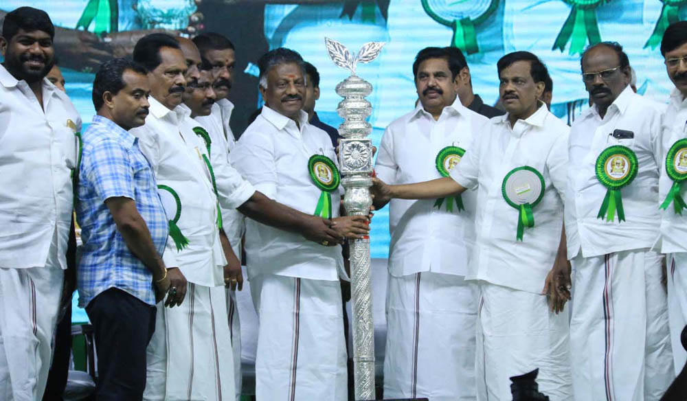 நாகர்கோவிலில் நடைபெற்ற எம்.ஜி.ஆர் நூற்றாண்டு விழா நிகழ்ச்சி படங்கள்: - ரா.ராம்குமார், ஆர்.எம்.முத்துராஜ். நாகர்கோவிலில் நடைபெற்ற எம்.ஜி.ஆர் நூற்றாண்டு விழா நிகழ்ச்சி படங்கள்: - ரா.ராம்குமார், ஆர்.எம்.முத்துராஜ்.