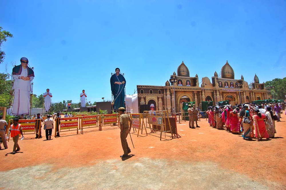 நாகர்கோவிலில் நடைபெற்ற எம்.ஜி.ஆர் நூற்றாண்டு விழா நிகழ்ச்சி படங்கள்: - ரா.ராம்குமார், ஆர்.எம்.முத்துராஜ். நாகர்கோவிலில் நடைபெற்ற எம்.ஜி.ஆர் நூற்றாண்டு விழா நிகழ்ச்சி படங்கள்: - ரா.ராம்குமார், ஆர்.எம்.முத்துராஜ்.
