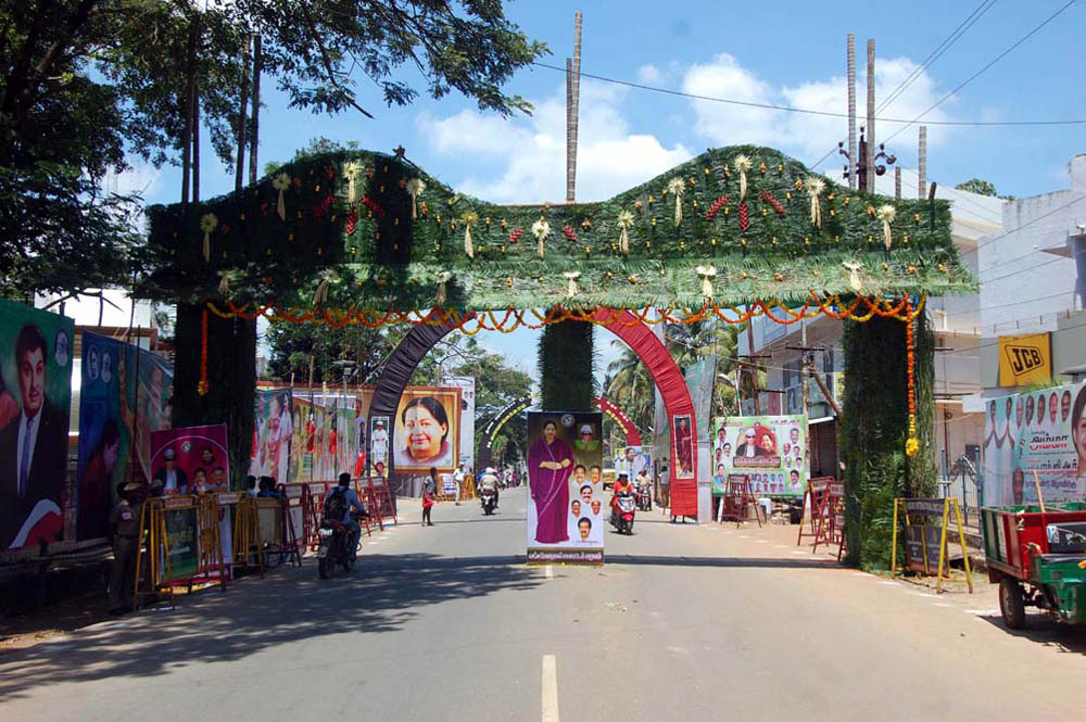 நாகர்கோவிலில் நடைபெற்ற எம்.ஜி.ஆர் நூற்றாண்டு விழா நிகழ்ச்சி படங்கள்: - ரா.ராம்குமார், ஆர்.எம்.முத்துராஜ். நாகர்கோவிலில் நடைபெற்ற எம்.ஜி.ஆர் நூற்றாண்டு விழா நிகழ்ச்சி படங்கள்: - ரா.ராம்குமார், ஆர்.எம்.முத்துராஜ்.