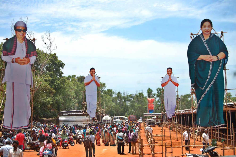 நாகர்கோவிலில் நடைபெற்ற எம்.ஜி.ஆர் நூற்றாண்டு விழா நிகழ்ச்சி படங்கள்: - ரா.ராம்குமார், ஆர்.எம்.முத்துராஜ். நாகர்கோவிலில் நடைபெற்ற எம்.ஜி.ஆர் நூற்றாண்டு விழா நிகழ்ச்சி படங்கள்: - ரா.ராம்குமார், ஆர்.எம்.முத்துராஜ்.