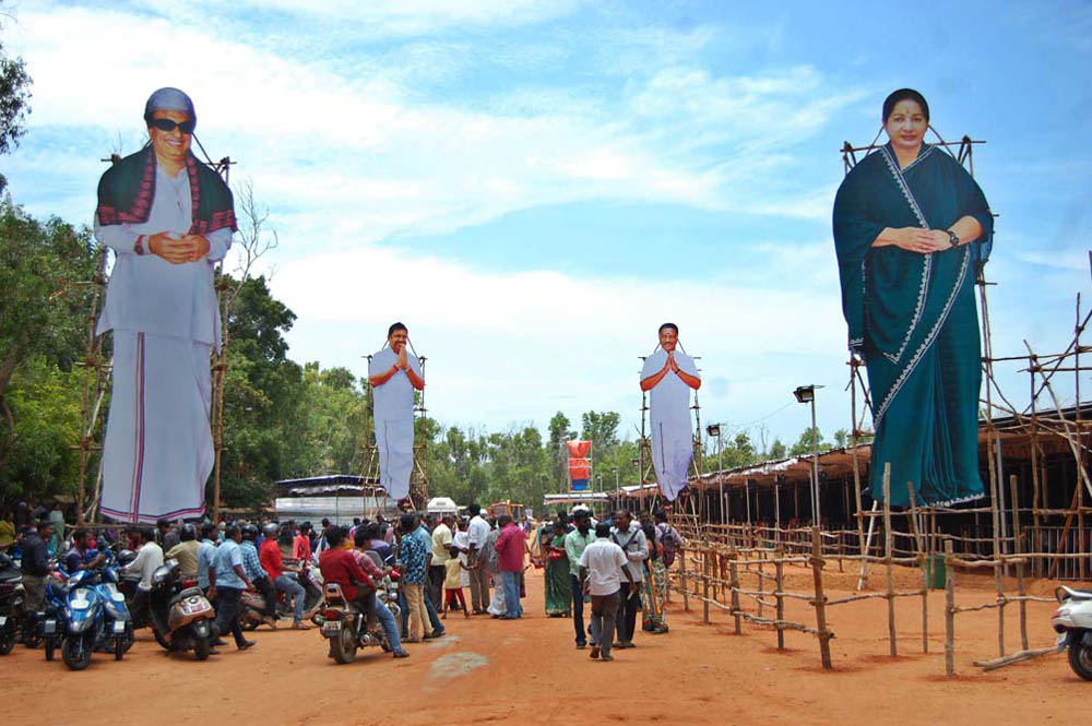 நாகர்கோவிலில் நடைபெற்ற எம்.ஜி.ஆர் நூற்றாண்டு விழா நிகழ்ச்சி படங்கள்: - ரா.ராம்குமார், ஆர்.எம்.முத்துராஜ். நாகர்கோவிலில் நடைபெற்ற எம்.ஜி.ஆர் நூற்றாண்டு விழா நிகழ்ச்சி படங்கள்: - ரா.ராம்குமார், ஆர்.எம்.முத்துராஜ்.
