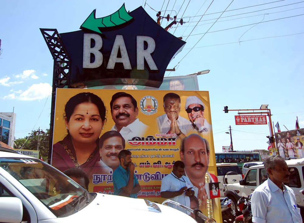 நாகர்கோவிலில் நடைபெற்ற எம்.ஜி.ஆர் நூற்றாண்டு விழா நிகழ்ச்சி படங்கள்: - ரா.ராம்குமார், ஆர்.எம்.முத்துராஜ். நாகர்கோவிலில் நடைபெற்ற எம்.ஜி.ஆர் நூற்றாண்டு விழா நிகழ்ச்சி படங்கள்: - ரா.ராம்குமார், ஆர்.எம்.முத்துராஜ்.