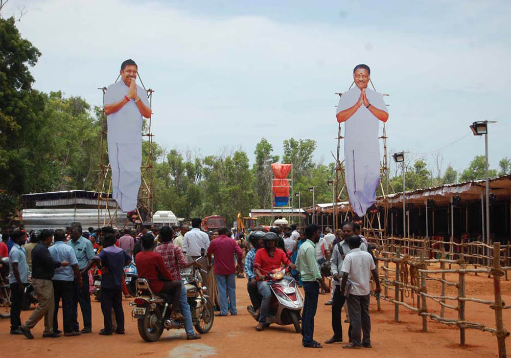 நாகர்கோவிலில் நடைபெற்ற எம்.ஜி.ஆர் நூற்றாண்டு விழா நிகழ்ச்சி படங்கள்: - ரா.ராம்குமார், ஆர்.எம்.முத்துராஜ். நாகர்கோவிலில் நடைபெற்ற எம்.ஜி.ஆர் நூற்றாண்டு விழா நிகழ்ச்சி படங்கள்: - ரா.ராம்குமார், ஆர்.எம்.முத்துராஜ்.