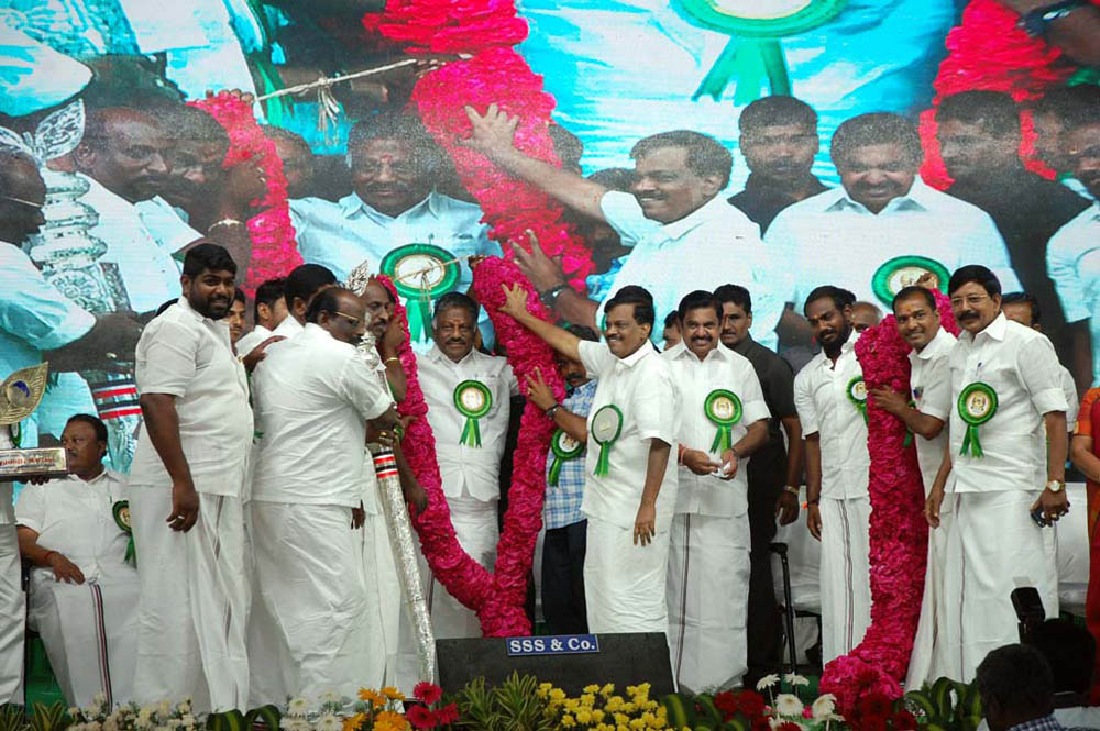 நாகர்கோவிலில் நடைபெற்ற எம்.ஜி.ஆர் நூற்றாண்டு விழா நிகழ்ச்சி படங்கள்: - ரா.ராம்குமார், ஆர்.எம்.முத்துராஜ். நாகர்கோவிலில் நடைபெற்ற எம்.ஜி.ஆர் நூற்றாண்டு விழா நிகழ்ச்சி படங்கள்: - ரா.ராம்குமார், ஆர்.எம்.முத்துராஜ்.