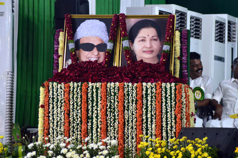 நாகர்கோவிலில் நடைபெற்ற எம்.ஜி.ஆர் நூற்றாண்டு விழா நிகழ்ச்சி படங்கள்: - ரா.ராம்குமார், ஆர்.எம்.முத்துராஜ். நாகர்கோவிலில் நடைபெற்ற எம்.ஜி.ஆர் நூற்றாண்டு விழா நிகழ்ச்சி படங்கள்: - ரா.ராம்குமார், ஆர்.எம்.முத்துராஜ்.