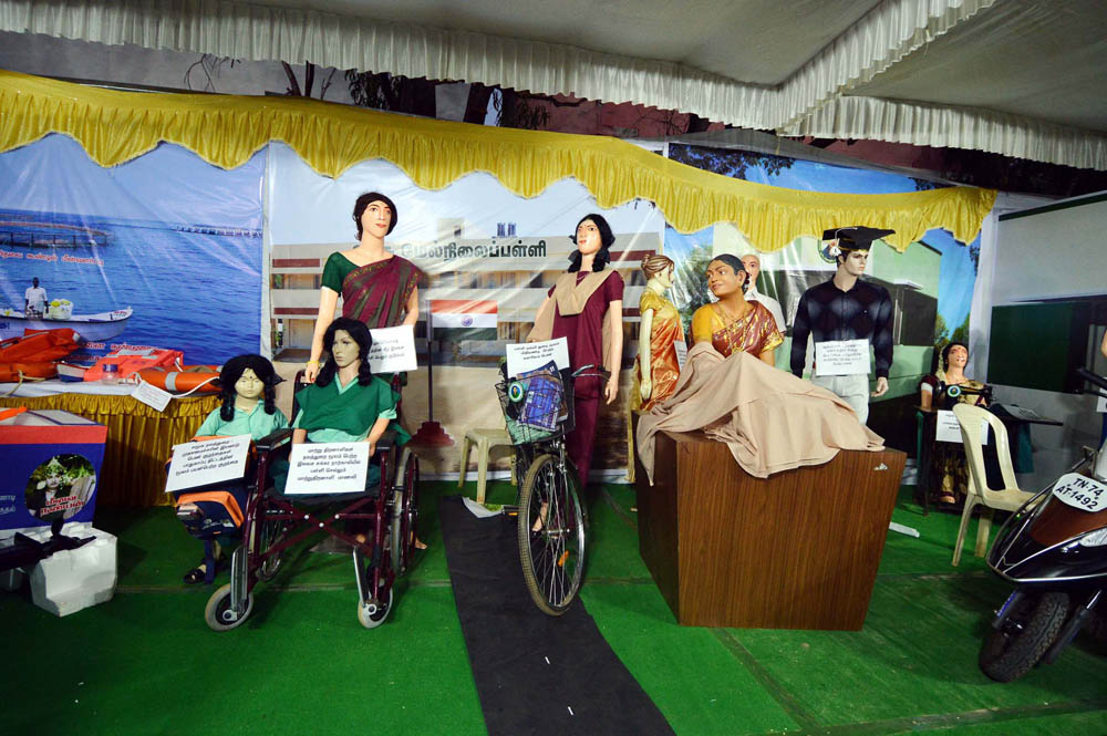 நாகர்கோவிலில் நடைபெற்ற எம்.ஜி.ஆர் நூற்றாண்டு விழா நிகழ்ச்சி படங்கள்: - ரா.ராம்குமார், ஆர்.எம்.முத்துராஜ். நாகர்கோவிலில் நடைபெற்ற எம்.ஜி.ஆர் நூற்றாண்டு விழா நிகழ்ச்சி படங்கள்: - ரா.ராம்குமார், ஆர்.எம்.முத்துராஜ்.