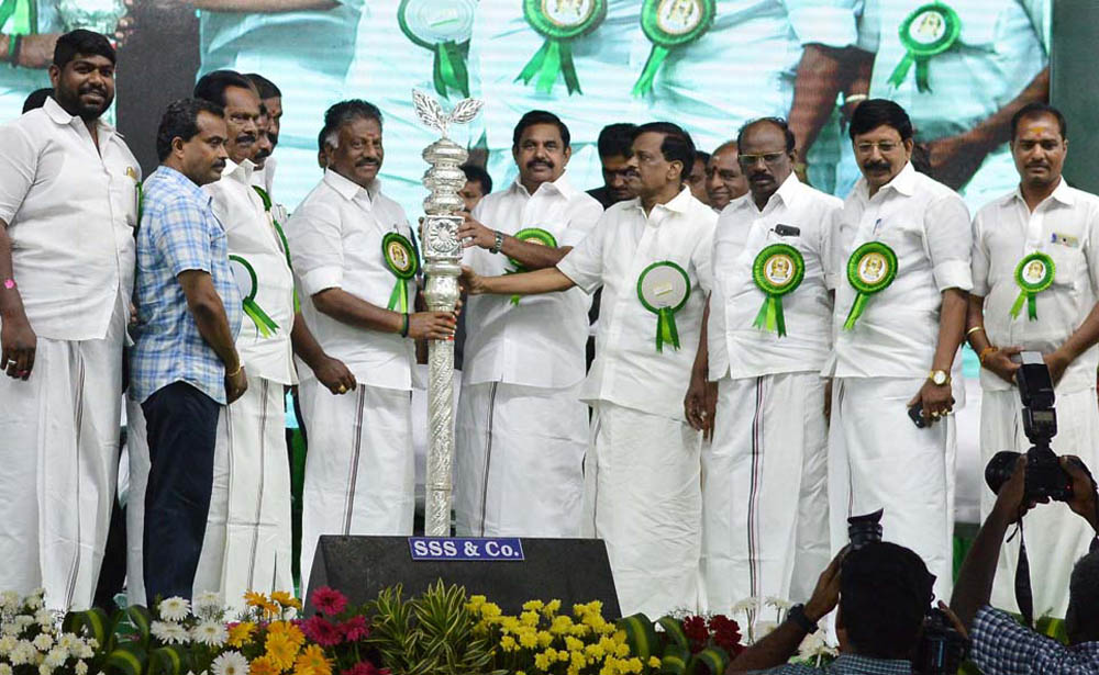 நாகர்கோவிலில் நடைபெற்ற எம்.ஜி.ஆர் நூற்றாண்டு விழா நிகழ்ச்சி படங்கள்: - ரா.ராம்குமார், ஆர்.எம்.முத்துராஜ். நாகர்கோவிலில் நடைபெற்ற எம்.ஜி.ஆர் நூற்றாண்டு விழா நிகழ்ச்சி படங்கள்: - ரா.ராம்குமார், ஆர்.எம்.முத்துராஜ்.