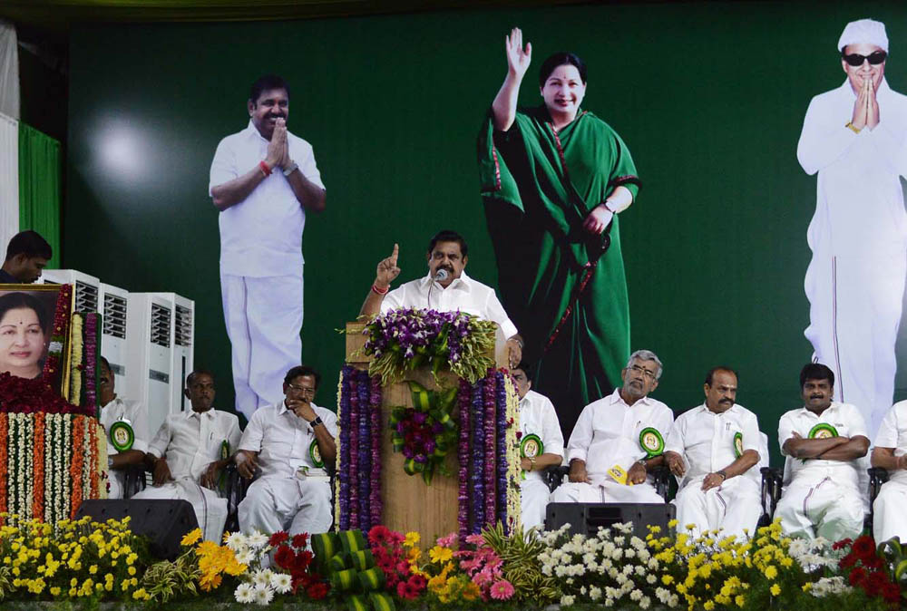 நாகர்கோவிலில் நடைபெற்ற எம்.ஜி.ஆர் நூற்றாண்டு விழா நிகழ்ச்சி படங்கள்: - ரா.ராம்குமார், ஆர்.எம்.முத்துராஜ். நாகர்கோவிலில் நடைபெற்ற எம்.ஜி.ஆர் நூற்றாண்டு விழா நிகழ்ச்சி படங்கள்: - ரா.ராம்குமார், ஆர்.எம்.முத்துராஜ்.