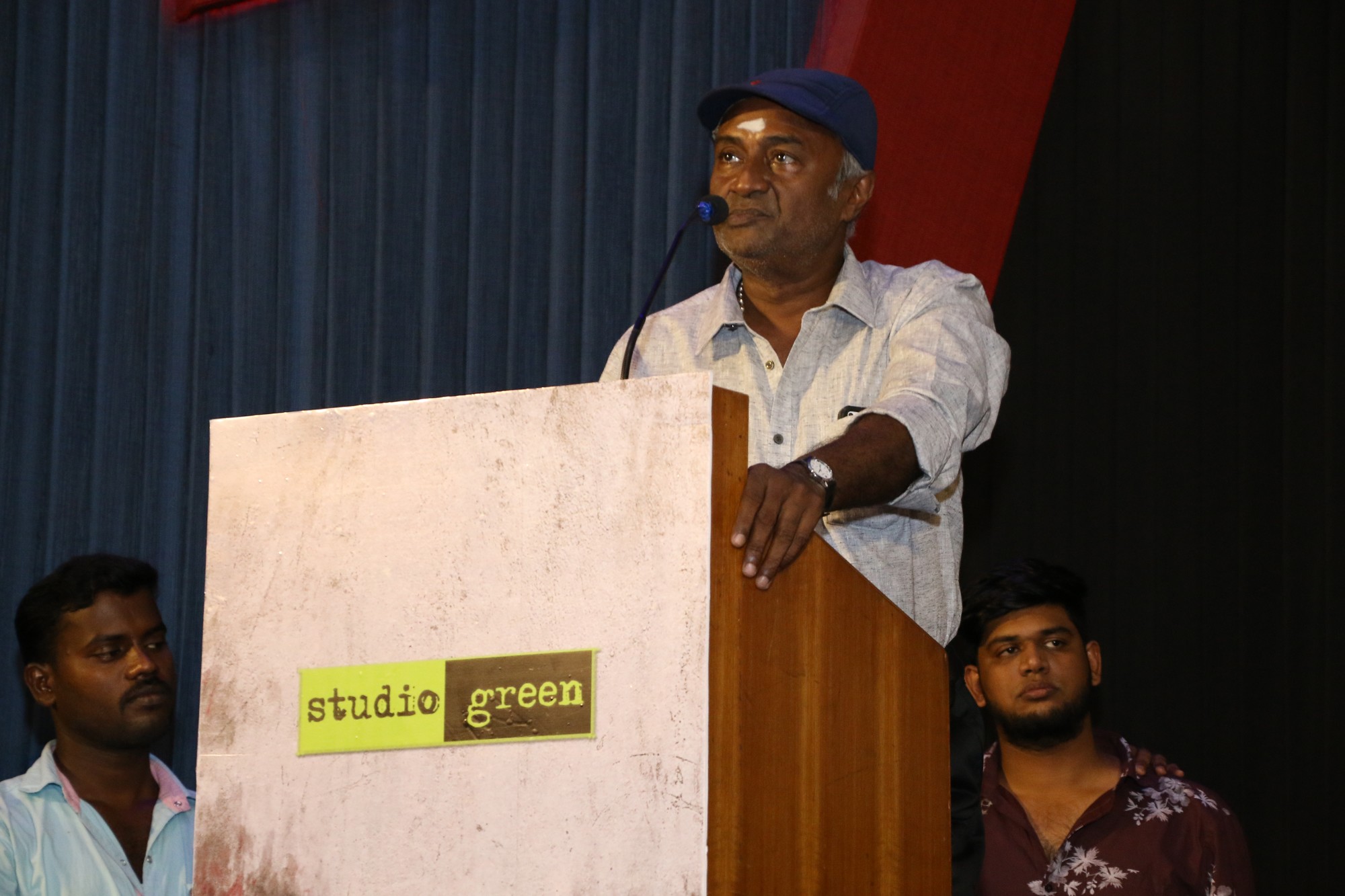விஜய் தேவரகொண்டா நடித்திருக்கும் ’நோட்டா’ படத்தின் பத்திரிகையாளர் சந்திப்பு..! விஜய் தேவரகொண்டா நடித்திருக்கும் ’நோட்டா’ படத்தின் பத்திரிகையாளர் சந்திப்பு..!