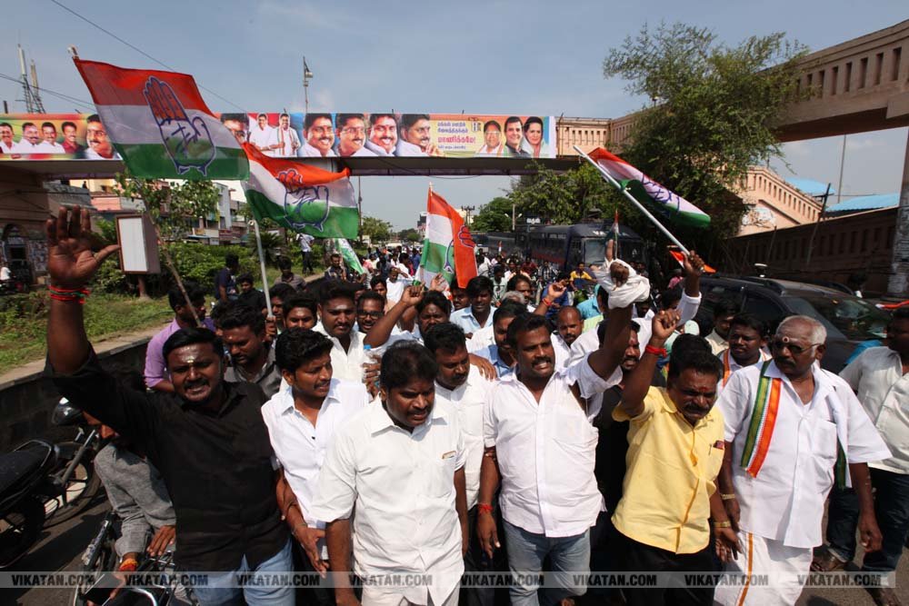பெட்ரோல், டீசல் விலையை உயர்த்திய மத்திய அரசை கண்டித்து புதுச்சேரியில் நடைபெற்ற முழு அடைப்பு போராட்டம்... படங்கள் - அ.குரூஸ்தனம் பெட்ரோல், டீசல் விலையை உயர்த்திய மத்திய அரசை கண்டித்து புதுச்சேரியில் நடைபெற்ற முழு அடைப்பு போராட்டம்... படங்கள் - அ.குரூஸ்தனம்