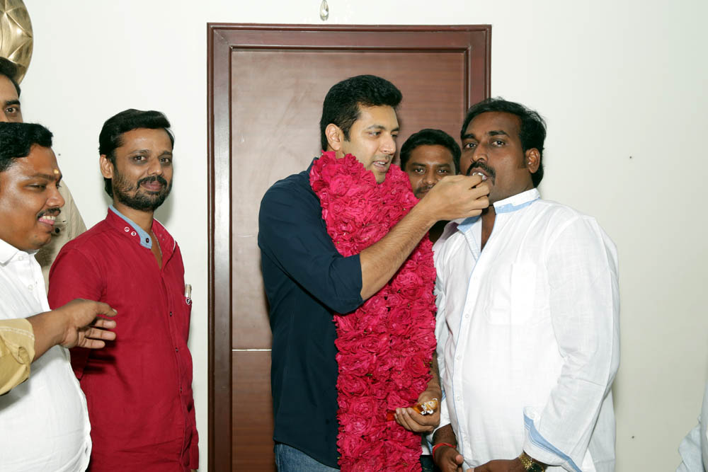 ’ஜெயம்’ ரவியின் பிறந்தநாள் கொண்டாட்ட ஆல்பம்..! ’ஜெயம்’ ரவியின் பிறந்தநாள் கொண்டாட்ட ஆல்பம்..!