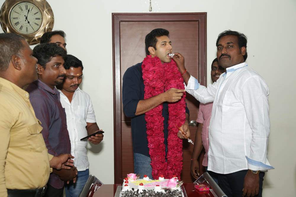 ’ஜெயம்’ ரவியின் பிறந்தநாள் கொண்டாட்ட ஆல்பம்..! ’ஜெயம்’ ரவியின் பிறந்தநாள் கொண்டாட்ட ஆல்பம்..!