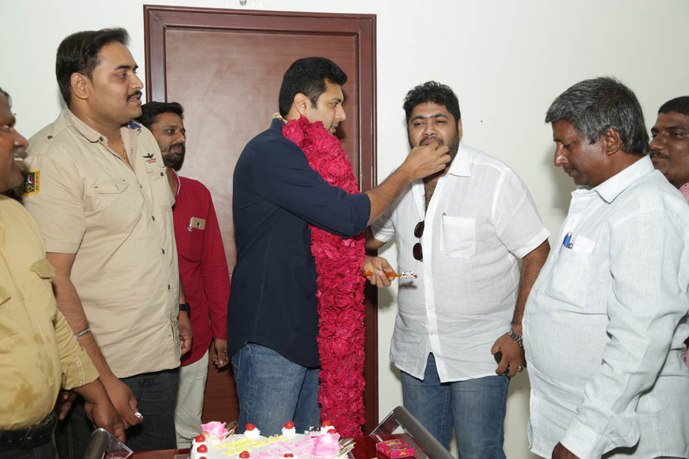’ஜெயம்’ ரவியின் பிறந்தநாள் கொண்டாட்ட ஆல்பம்..! ’ஜெயம்’ ரவியின் பிறந்தநாள் கொண்டாட்ட ஆல்பம்..!