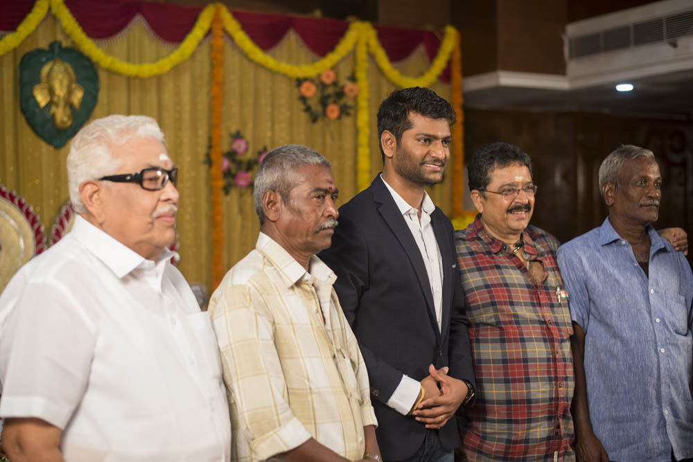 நடிகர் ஈ.ராமதாஸ் மகனின் நிச்சயதார்த்த ஆல்பம்..! நடிகர் ஈ.ராமதாஸ் மகனின் நிச்சயதார்த்த ஆல்பம்..!