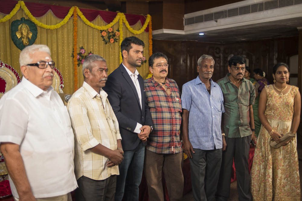 நடிகர் ஈ.ராமதாஸ் மகனின் நிச்சயதார்த்த ஆல்பம்..! நடிகர் ஈ.ராமதாஸ் மகனின் நிச்சயதார்த்த ஆல்பம்..!