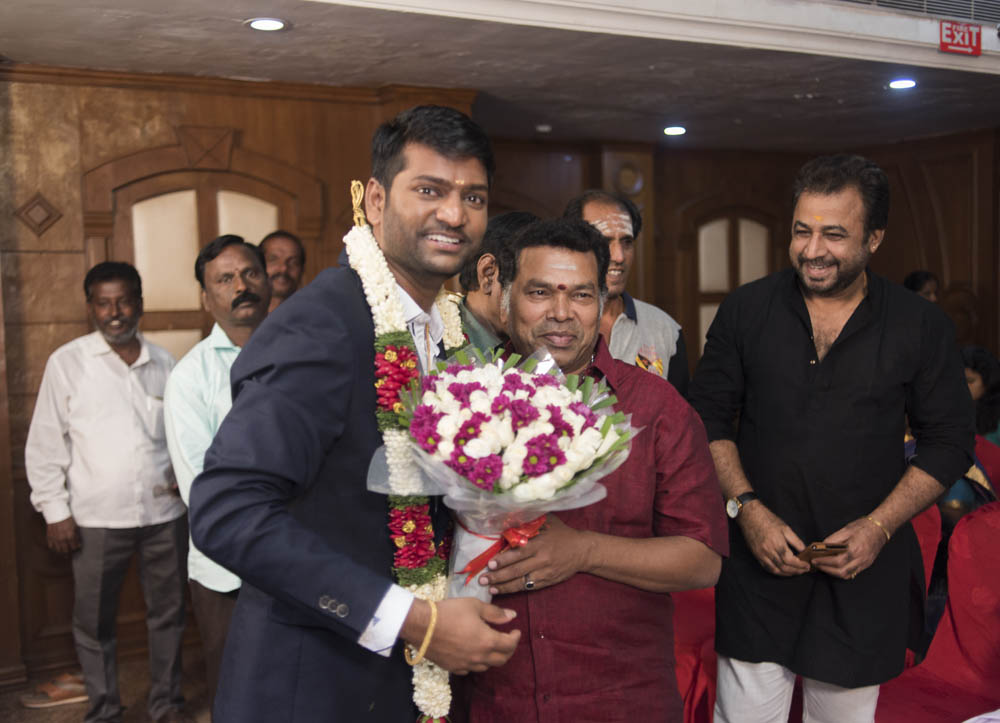 நடிகர் ஈ.ராமதாஸ் மகனின் நிச்சயதார்த்த ஆல்பம்..! நடிகர் ஈ.ராமதாஸ் மகனின் நிச்சயதார்த்த ஆல்பம்..!