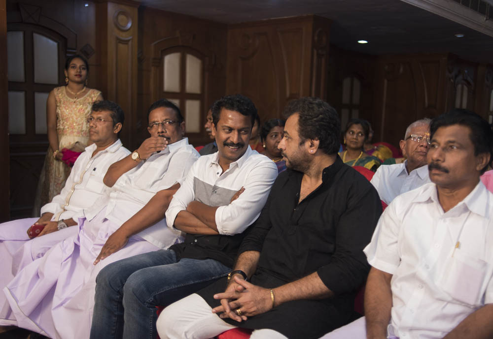 நடிகர் ஈ.ராமதாஸ் மகனின் நிச்சயதார்த்த ஆல்பம்..! நடிகர் ஈ.ராமதாஸ் மகனின் நிச்சயதார்த்த ஆல்பம்..!