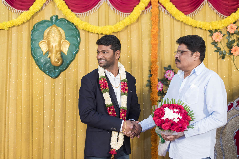 நடிகர் ஈ.ராமதாஸ் மகனின் நிச்சயதார்த்த ஆல்பம்..! நடிகர் ஈ.ராமதாஸ் மகனின் நிச்சயதார்த்த ஆல்பம்..!