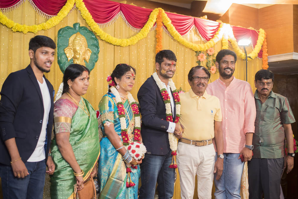 நடிகர் ஈ.ராமதாஸ் மகனின் நிச்சயதார்த்த ஆல்பம்..! நடிகர் ஈ.ராமதாஸ் மகனின் நிச்சயதார்த்த ஆல்பம்..!